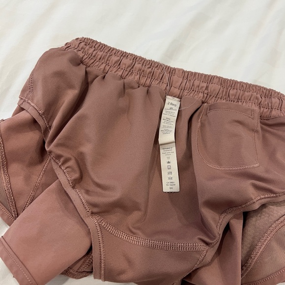 Lululemon Hotty Hot short 2.5” - Picture 6 of 9